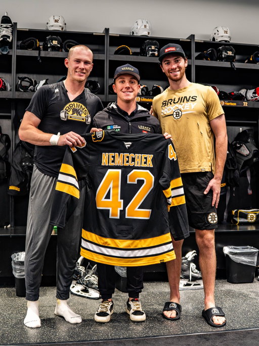 As they say in hockey, let’s do that hockey

Big thanks to the @nhlbruins for having me out today!