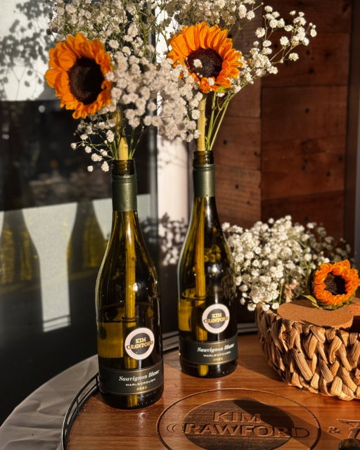 Sunflowers, Sauvignon Blanc, and the warmth of summer turning to fall

#KimCrawford #ClubKim #TheLittleThings

📸: @uncorkedja