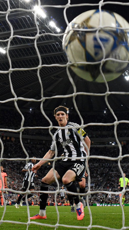 Beautiful 👌

@anthonygordon’s first @championsleague goal! 💫