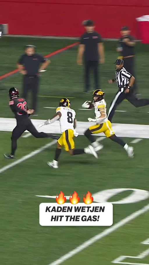 TO THE HOUSE! 💨 What a start for @hawkeyefootball!