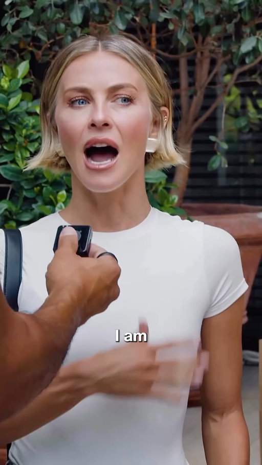 Her MARRIAGE ended. Her DOGS died. Her CAREER unraveled… but she ROSE again 🌹 Life in 60 seconds w/ @juleshough