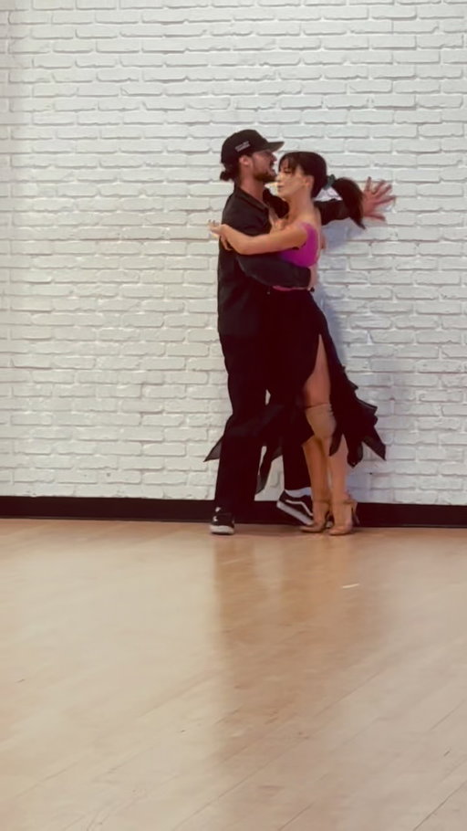 Val got involved today in trying to teach me to move across the floor like a standard ballroom dancer 💨….that wall tho 😂…and it’s Gleb that says “boom” 💥😂 #dwts #hilariabaldwin #valchmerkovskiy #glebsavchenko