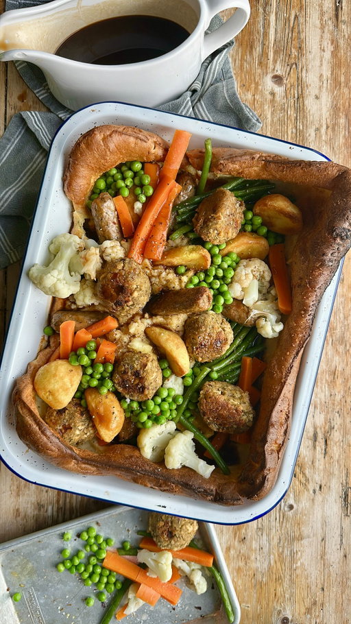 Roast in the Hole

It’s our birthday next week, yes if you didn’t know The Viking and I share a birthday on the 24th September, so I asked him what he wanted to eat for a special meal and he said a giant Yorkshire pudding filled with all his favourite things!
Roast in the hole heaven… get the recipe with supermarket delivery on the @plate_up_ app.

Inspired by the ever-brilliant @jimladofficial 

#yorkshirepudding #roast #birthday #couplegoals #vegetarian