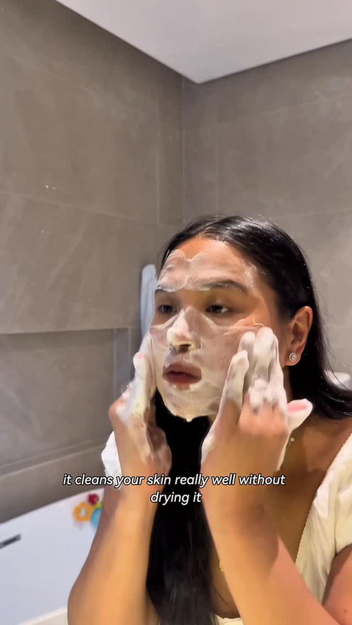 After giving birth, I’ve been drawn to products that make me feel like me again. 💛 I tried @snailwhitephils Gold Whipp Soap and Gold Anti-Aging Toner and it helps help my skin feel nourished, rejuvenated, and a little more refreshed each day. ✨