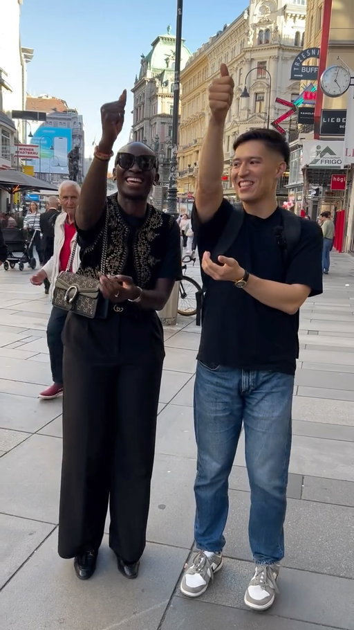 Her Reaction after I spoke Edo 😍🇳🇬
.
Edo language is spoken in Edo state, especially in Benin city 🇳🇬
When you greet the king “Oba” in Benin, people say “Oba gha to’kpere, ișe” which literally means “long live the King, Amen”
.
If you want to learn languages, check my zero to fluent course! Link in the BIO!
#nigeria #edo #vienna #nigerian #dance