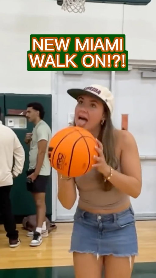 Chat, did she just lick the ball?