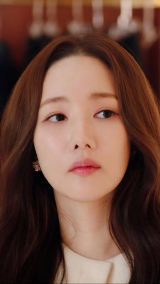 Your diva attitude won’t stand a chance against Yi-rang. 😏

#ConfidenceQueenOnPrime is now streaming! 

#ConfidenceQueenEp5 #ParkMinYoung