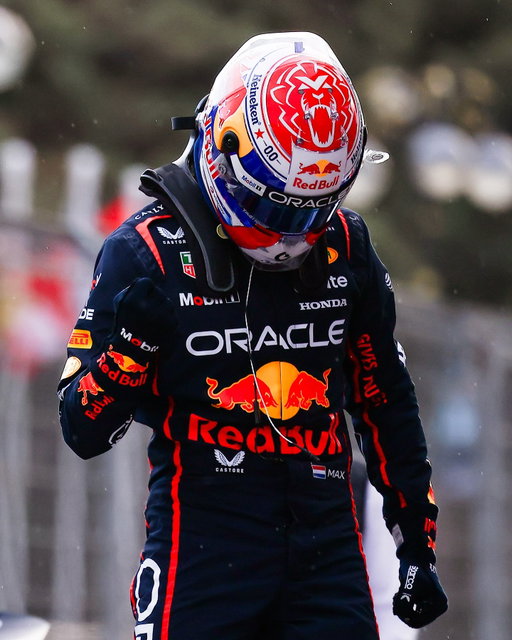 Simply lovely!!! Very happy with this pole in such a difficult qualifying 🙌 Well done @redbullracing 💪