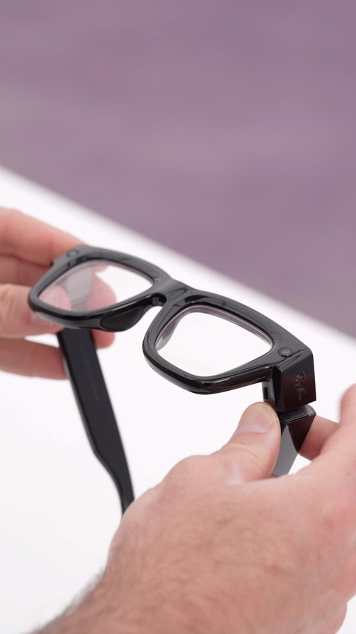 Not your ordinary glasses…  #MetaRayBan Display 👓
