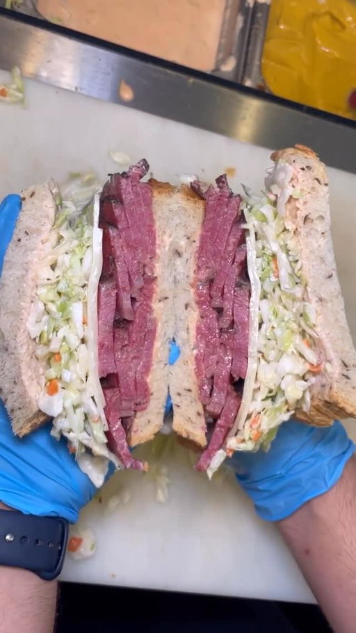 @daughters_deli Pastrami Sandwich 🥪 

#daughtersdeli #deli #cornedbeef #cornedbeefonrye #weho #westhollywood #sunsetstrip #yummy #delicious #hungry #bestfood #goodfood #lafoodies #instagood #instafood #reuben #pastrami #foodporn #foodgasm #eats #delish #breakfast #lunch #losangeles #lafoodies