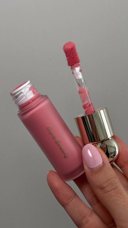 probé el nuevo tono ‘adore’ de los rubores líquidos de @rarebeauty 💕 ¿les gusta este tono? 👀

#softpinchliquidblush #rarebeauty #selenagomez #blush #liquidblush #newmakeup