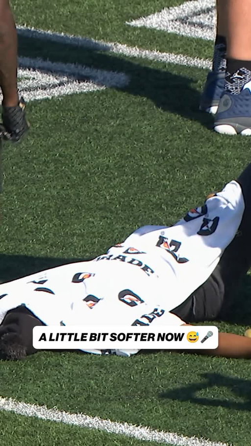 These @oregonfootball players really committed to Shout 🎶😅