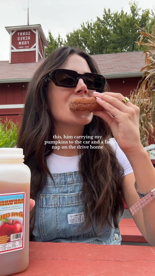 my dream date. 

Apple cider donuts, pumpkin patch, pumpkin season, fall is here
