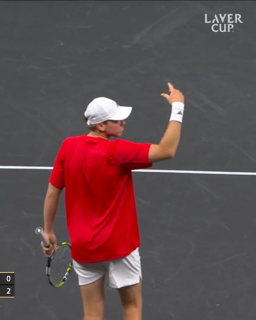 Not once but twice 😱

Alex Michelsen's quick thinking on the doubles court takes out Shot of the Day presented by UBS. 

#shareubs