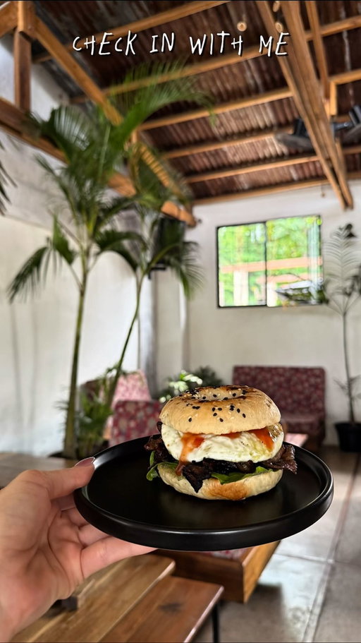 IM IN LOVEEEEE 💚🧚‍♀️

and yes, I did extend to two months lol it feels good to know I don’t have to move around for the next 2 months 🥰

Proper tour coming in the next video, I promise hahah 

#siargaophilippines #siargaoisland #slowtravel #travelvlogging #travelcreator #travelcontent