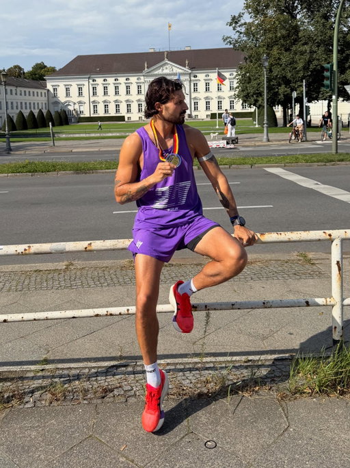 Berlin Marathon 2025 - 2:57:54

Third world major this year, third sub 3. The conditions today were hot and unforgiving, just how we like it. But we gave it a crack anyway and I’m happy with the result. After a year of basically no speed or marathon distance training, I’m pretty happy with where I am consistently at.

42.2km is a distance that I really respect and I look forward to devoting the next 16 weeks to seeing what I can achieve with a dedicated block. 

Congrats to all the runners today- thank you Berlin 🖤

A huge thanks to @westin @westingrandberlin for the opportunity to run 🙏🏽