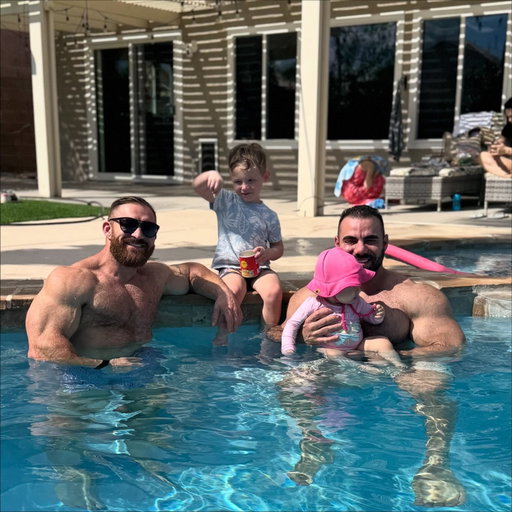 Family pool day + Churrasco Brasileiro

Thank you @rafabrandaopro @karenranocchia 
We love that you are here in Vegas @alir87 ❤️