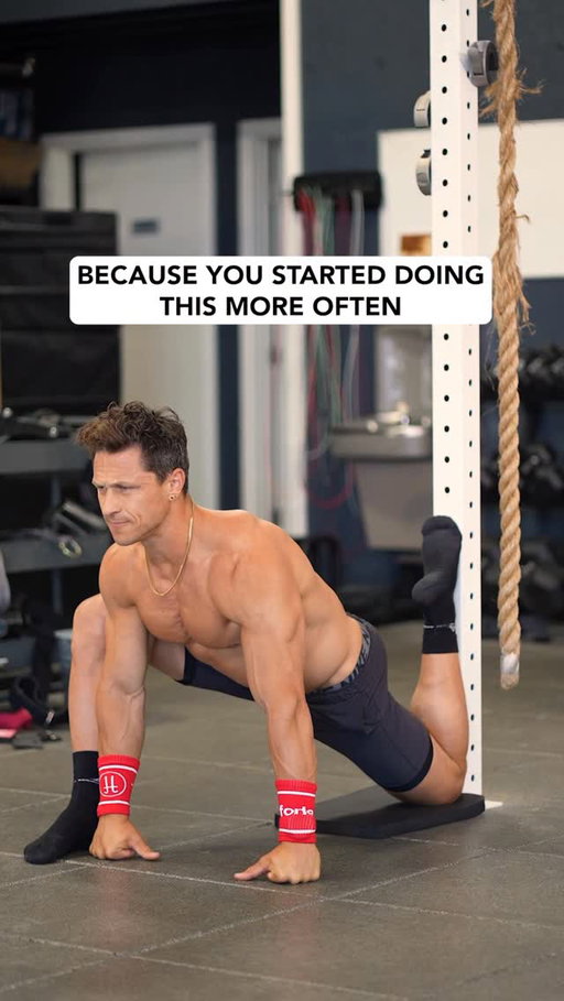 The one mobility move everyone needs ⬆️
⠀⠀⠀⠀⠀⠀⠀⠀⠀
Hold for 2 minutes per side after every lower-body session.
⠀⠀⠀⠀⠀⠀⠀⠀⠀
#functionalbodybuilding #mobility #lowbackpain #backpain #injury #squat