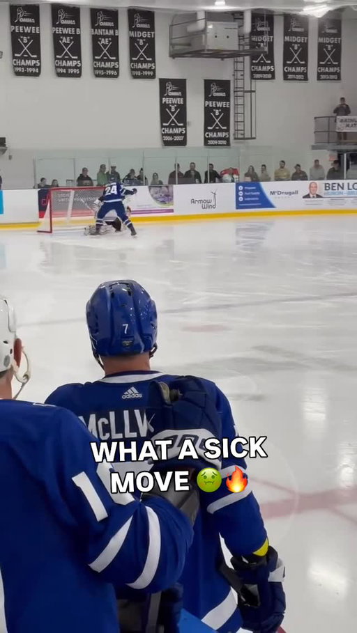 Former Maple Leafs player Peter Holland scored an absolutely disgusting Michigan style shootout goal in an alumni game 🔥🤮

(via: @mapleleafsalumni)