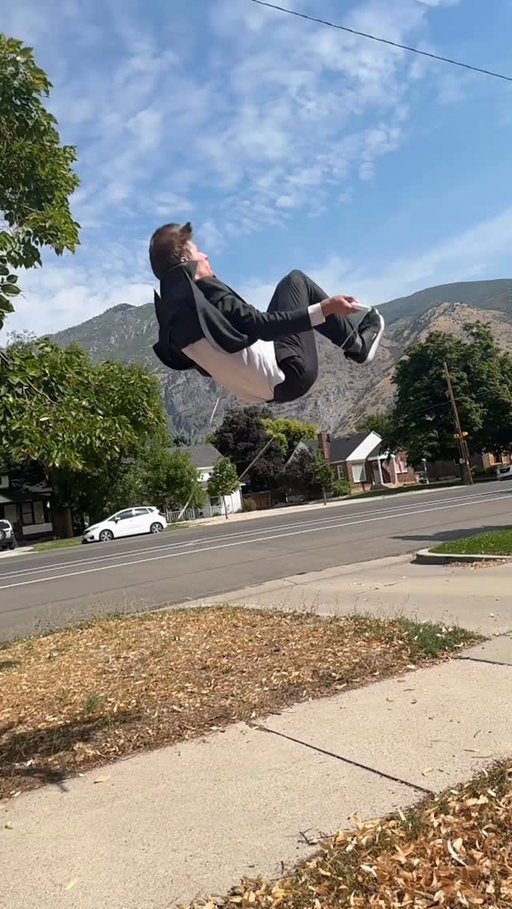 I had to do it… 👀😂 #suitsunday 

#jumprope #flips #trending #viral #kpop #kpopdemonhunters #golden