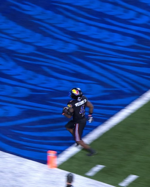 @1boogie4 really out here gliding 🫨

All angles of Leshon Williams’ 62-yard rushing TD