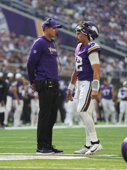 @maxbrosmer has entered today’s game at QB for the @Vikings 

MAX’S NFL DEBUT 🔥 #pROWGophers