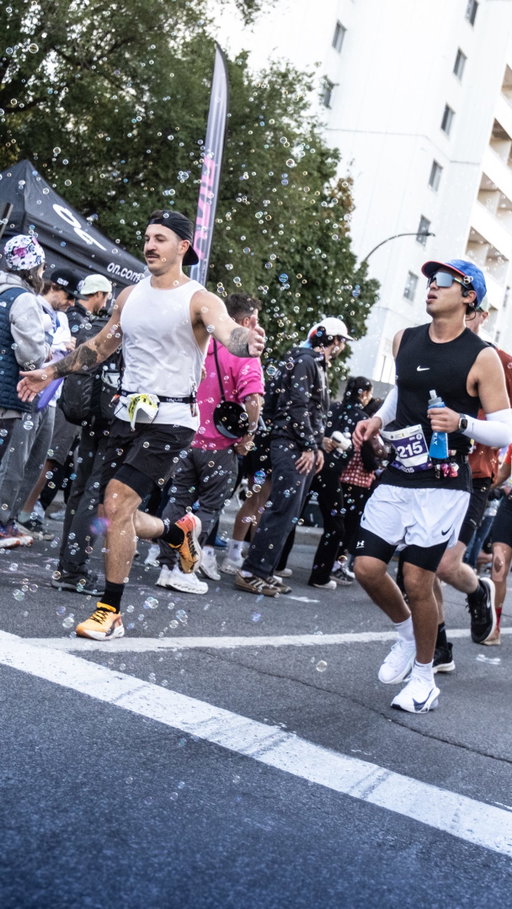 Dream On. Run On. Cheer On. ☁️ @on 

On était déjà heureux de compter On parmi nos partenaires mais après cette station d’encouragement complètement FOLLE, on est officiellement fan.