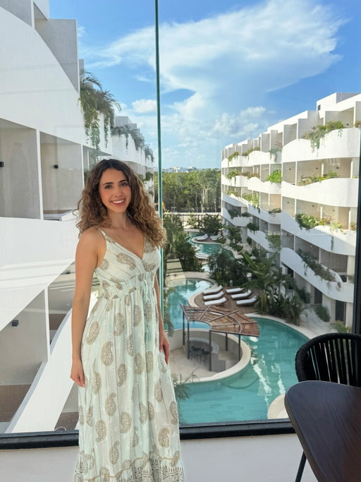 A dream come true - I finally got the keys to my first investment property in Tulum!! This is such a full-circle moment for me 🥹🌴
I shared the full journey on my YouTube channel If you’ve ever thought about investing or just want to see behind the scenes, the link is in my bio 
Here’s to planting new seeds and new possibilities 🩷