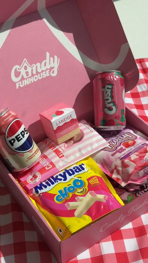 (CLOSED) 🍰 It’s #GIVEAWAY time  🍰
 
we’ve partnered with @candyfunhouse to gift one lucky winner a VERY sweet treat!
 
for a chance to win, all you have to do is:
 
👍 Like this post
❤️ Follow both brands
💬 Tag a bestie in the comments
✨Bonus entry✨ share the post as an Instagram story!
​
enter before 11:59:PM on 09/26 (EST) – good luck besties 🥰​
 
*Unlimited entries. The winner will be selected at random on September 27th at 2PM EST. T&C apply - visit our website for more details. Giveaway open to legal residents of Canada only who are 18+ years old. Giveaway begins on September 22nd at 10am EST and ends September  26th 11:59 PM EST. One (1) winner will be selected at random and notified through DM via @laneigeca on September 27th. The winner will receive 1x Custom Candyfunhouse Candy Funbox and 1x Laneige Lip Sleeping Mask Strawberry Shortcake (Total ARV $90). No purchase necessary to enter or win. Giveaway is in no way sponsored or endorsed by Instagram and is subject to Official Rules at bit.ly/39Y3k85