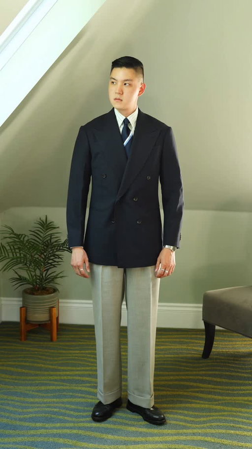 A navy jacket is so versatile and really helps to neutralize a lot of patterns and colours. 

For example, here I am wearing a white linen shirt with navy stripes, a large scale rep tie, and taupe 4 Ply trousers. It certainly reads “preppy” and quite pattern heavy. But the navy DB jacket really helps ground the pattern and yet to still bring sufficient focus to the patterns. 

Additionally the taupe trousers helps to create a nice contrast to the navy jacket, making the outfit appear slightly more casual and more visually appealing. 

This jacket is part of a suit from a MTM @spiermackay suit and what really impresses me is the roped, yet unpadded, shoulder. But more on that soon. 

Jacket: @spiermackay 
Trousers: @toast.bespoke 
Shirt: @collaro_co 
Tie: @drakesdiary 

#Menswear #MensStyle #MensFashion #Suit #Navy #Jacket #Tailoring