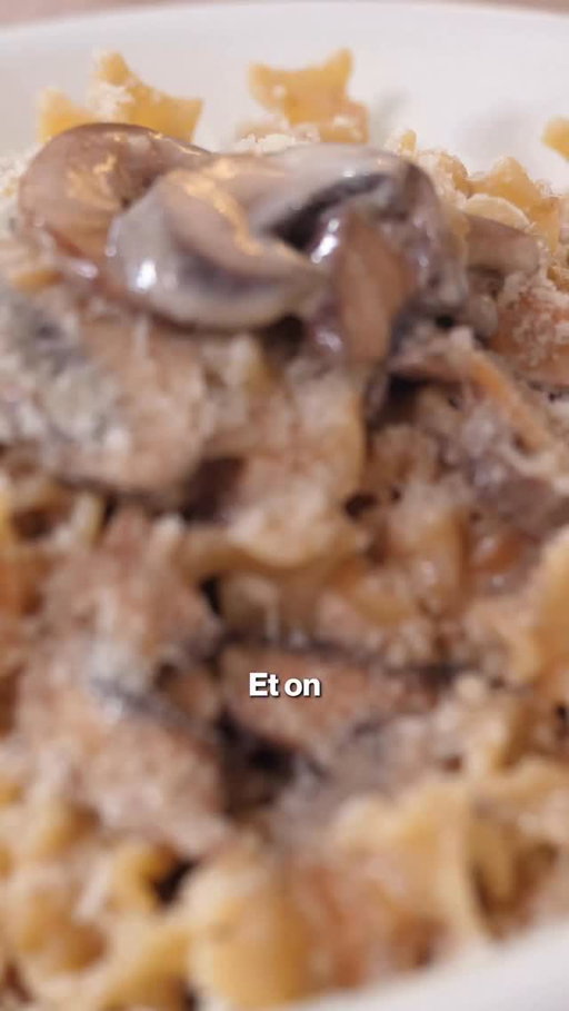 🍄‍🟫 Des pâtes aux champignons rapides et savoureuses ! Abonne-toi pour plus d’idées de recettes de la flemme. 

On est lundi, t’as pas le temps, t’as pas envie de te lancer dans une recette compliquée ? Il est temps de sortir LA recette de pâtes prête en 15min et qui claque ! Quelques champignons et de la crème et c’est le combo parfait de l’automne 🍂

Ingrédients : 
• 200 g de champignons bruns ou de paris
• 1 gousse d’ail
• 2 oignons
• 25 cl de crème liquide
• 200 g de mafaldine ou d’autres pâtes de votre choix
• 2 L d’eau
• 18 g de sel
• Parmesan
• Sel, poivre
• Huile d’olive

Tu cuisines quoi pour l’automne toi ? 

#recettefacile #pastalover #yummy