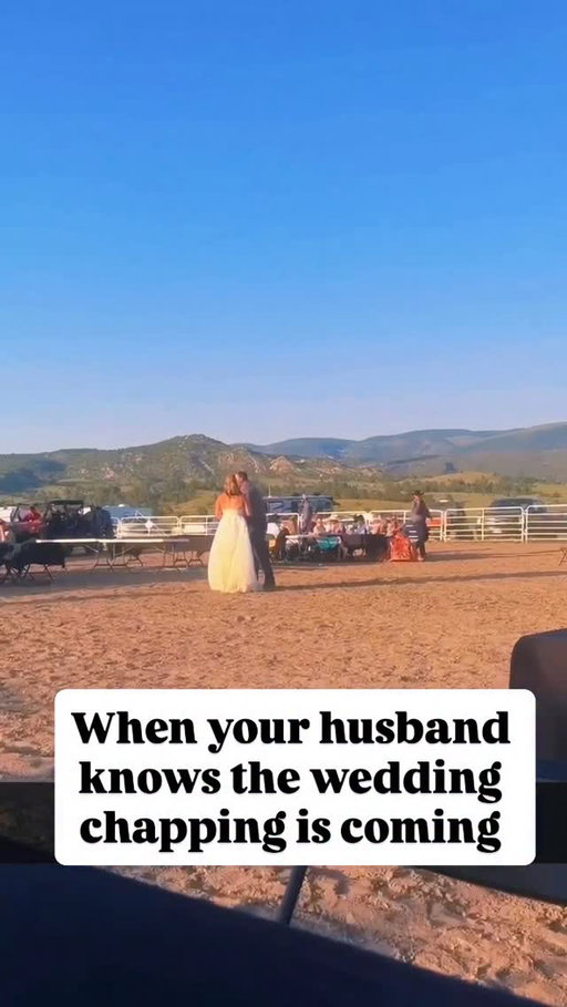 The Groom wasn’t going down without a fight @barstoolu

(tt/kaprinadunson)