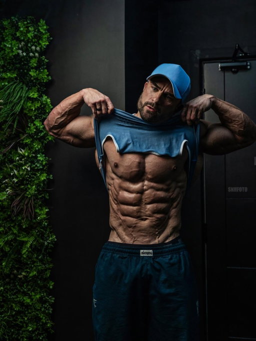 Not much more to come off now - 4lbs over stage weight at 3 weeks out! 👊🏼 excited to get back on stage soon - can’t believe it’s been a year but looking forward to showcasing the work that has been put in this year 👊🏼 #legacyprep #3peat #beundeniable #olympia