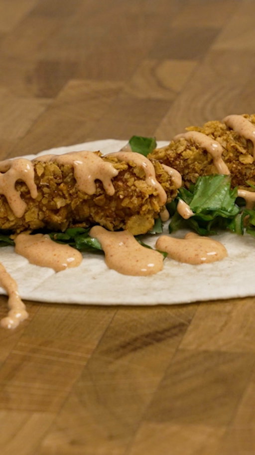 chicken tenders + sriracha sauce wrap 👀🤤

#food #foodys #viral #recipe #cooking #wrap #chicken #laufey #fromthestart #confessyourlove