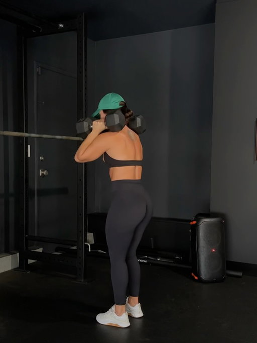 I love a full body workout 😮‍💨 its a way to do all of my favs in one workout! Grab some dumbbells and pick a spot in the gym or do this one at home 🤝 let’s start the week STRONG

join us inside the app for our final challenge of the year 🏋🏻‍♀️💗 starts Sept. 29th!!

1a. 3 sets / 8-10 (each) reverse lunges

SUPERSET
2a. 3 sets / 10-12 tricep push ups
2b. 3 sets / 8-10 dumbbell bent over rows

SUPERSET
3a. 3 sets / 8-10 (each) single leg hip thrust
3b. 3 sets / 8-10 lateral raises

4a. 2-3 sets / 10-12 (each) Copenhagen plank dips