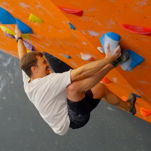 This week I try to climb my first hard blue boulder at @bloc10_bouldering in Dundee. I've got 6 weeks to send it before it gets reset... Will I manage to climb it? Go check out the latest video on the climbing channel 💪
