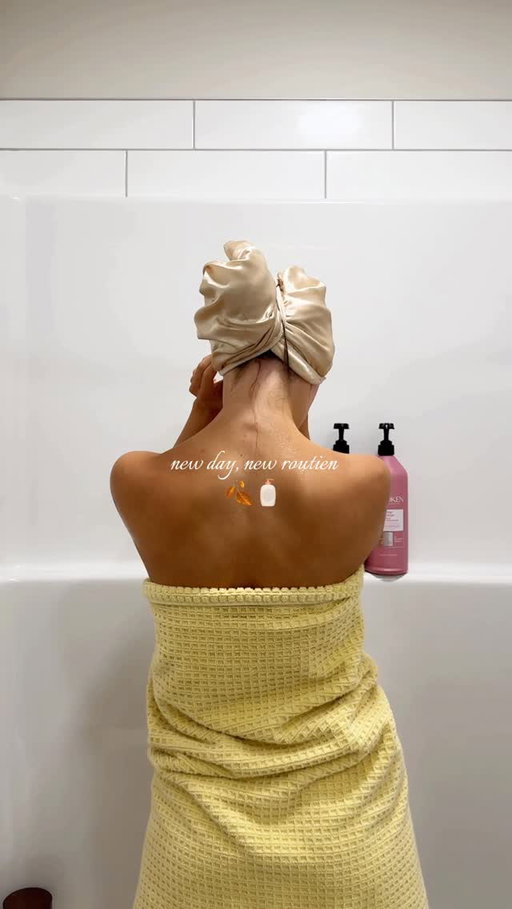 My simple shower routine 🚿✨
Taking time for myself with products I truly love 🤍
.
.
.
.
.
#ShowerRoutine #MorningRoutine #NightRoutine #SelfCareRoutine #DailyRoutine
#ViralVideo #TrendingNow #FYP #ForYouPage #ViralRoutine
#UGCCreatorsClub #UGCMarketing #ContentCreator #CreatorCommunity