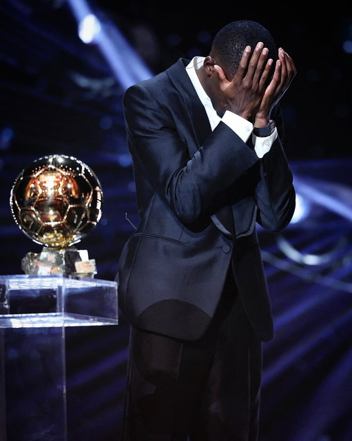 ❤️‍🩹🥺 Ousmane Dembélé was very, very 𝒆𝒎𝒐𝒕𝒊𝒐𝒏𝒂𝒍 and in tears when he got the Ballon d’Or…

“To my mother, I want to thank you… you have always been there for me, mama... always been by my side”.

“To my family, we have experienced so much together. We have been through it all. We’ll always be together”.

𝐅𝐚𝐦𝐢𝐥𝐲. 𝐅𝐨𝐨𝐭𝐛𝐚𝐥𝐥. 𝐋𝐢𝐟𝐞. 𝑹𝒆𝒔𝒑𝒆𝒄𝒕. ✊🏾✨