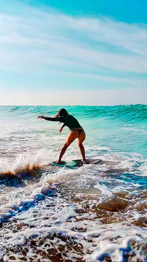 This 🫰

Snuck into some morning waves at the spot with 🎥: @paddymackk 

#Skimboarding