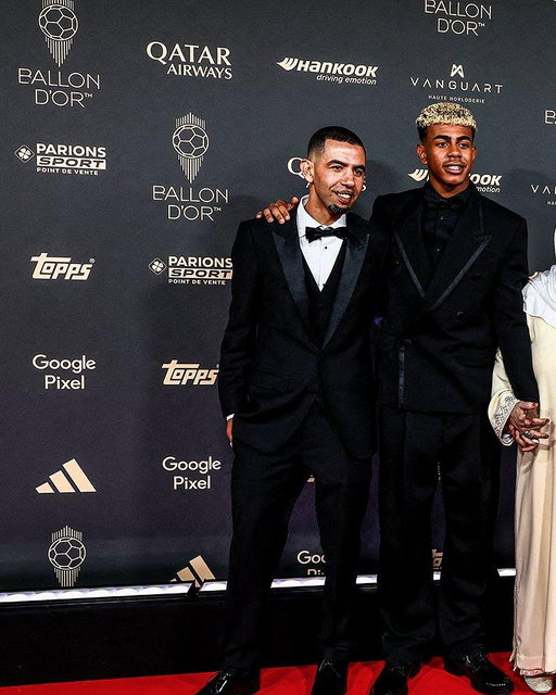 🚨 Lamine Yamal father Mounir: “I think this is the biggest… not robbery, I won’t say that, but the 𝐠𝐫𝐞𝐚𝐭𝐞𝐬𝐭 𝐦𝐨𝐫𝐚𝐥 𝐡𝐚𝐫𝐦 𝐭𝐨 𝐚 𝐡𝐮𝐦𝐚𝐧 𝐛𝐞𝐢𝐧𝐠”.

“I believe that Lamine is the best player in the world by far, by a huge margin. Not because he’s my son… he’s just 𝐭𝐡𝐞 𝐛𝐞𝐬𝐭 𝐢𝐧 𝐭𝐡𝐞 𝐰𝐨𝐫𝐥𝐝. I don’t think he has rivals”.

“I say that something 𝐯𝐞𝐫𝐲 𝐬𝐭𝐫𝐚𝐧𝐠𝐞 has happened here. Greetings to all of Spain, and 𝐧𝐞𝐱𝐭 𝐲𝐞𝐚𝐫 𝐭𝐡𝐞 𝐁𝐚𝐥𝐥𝐨𝐧 𝐝’𝐎𝐫 𝐰𝐢𝐥𝐥 𝐛𝐞 𝐒𝐩𝐚𝐧𝐢𝐬𝐡, will be ours”, told El Chiringuito. ⚠️🌕