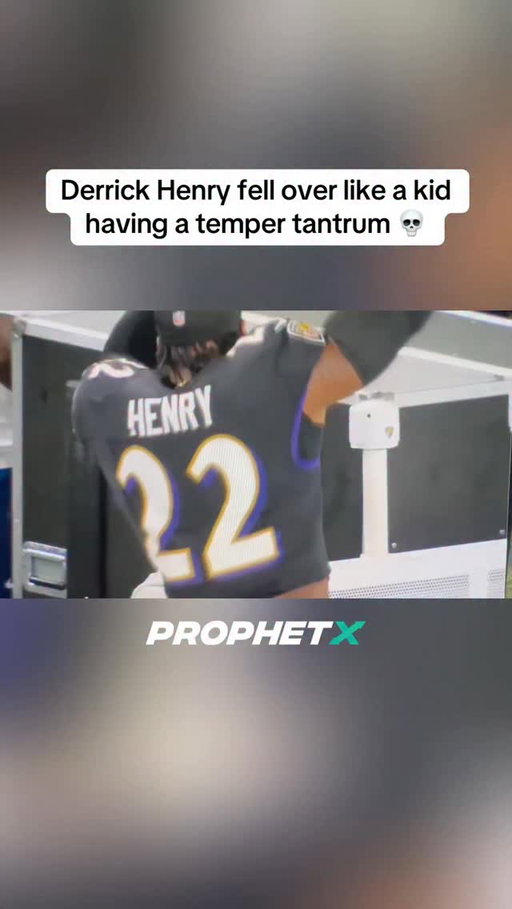 Derrick Henry throws a FIT on the sideline after his fumble 😳 

#fumble #ravens #derrickhenry #lions