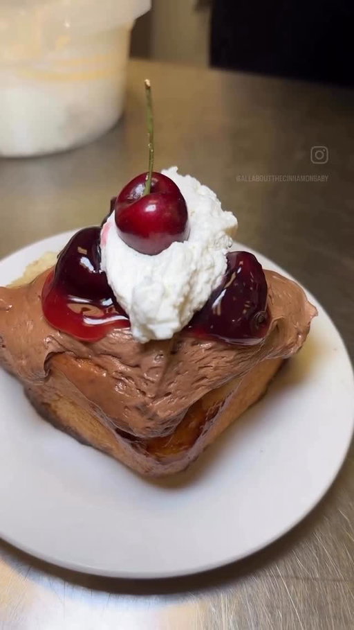 Introducing the Mobb Deep for all u chocolate covered cherry lovers @allaboutthecinnamonbaby 🍫 🍒 🍰