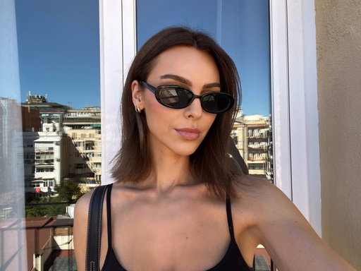 update: brunette, bob, barcelona