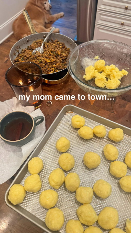 This moment with my mom will live rent free in my head forever 😂 #goodmorning #momsarethebest