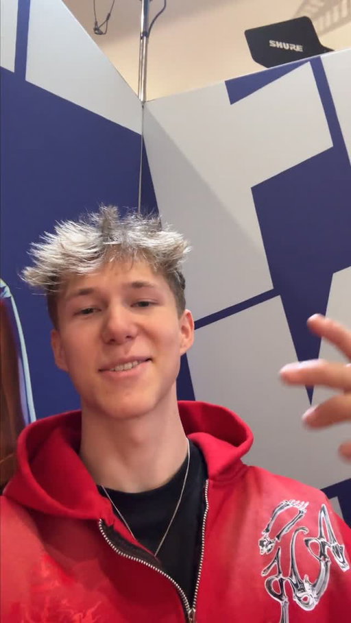 I’m passing the phone to @MrSavage, your new ICON ⭐️
