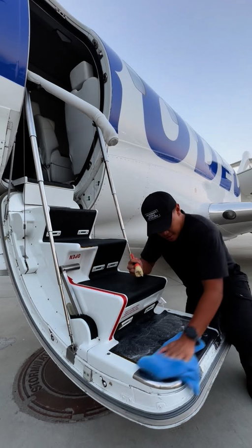 Here’s how a last minute callout turned into $12,000 per HOUR

aviation training
detailers auto detailing
airplane flight simulator
plane activities
how to become an aircraft detailer
studying aviation
aviation careers
aircraft fueling job

#detailing #aircraftdetailing