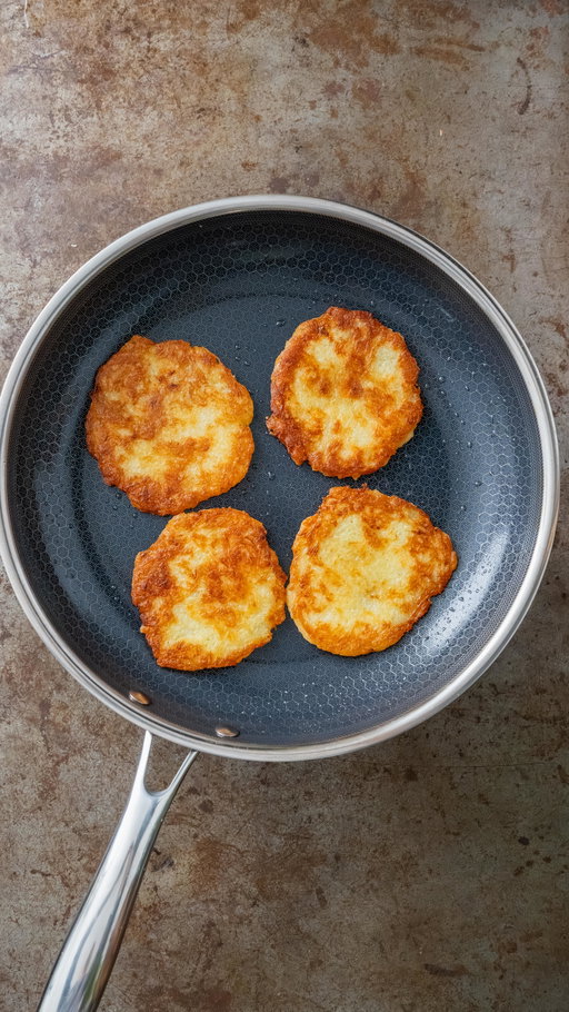 Germany’s Kartoffelpuffer 🇩🇪 

With Oktoberfest in full swing, what better time to whip up these iconic German potato pancakes. Usually, you’ll need a ridiculous amount of oil for these, but with the @hexclad_europe pan, a light drizzle does the job!

Nowadays, Kartoffelpuffer are usually made with egg, but they likely originated during food shortages, when even eggs were too expensive. The natural starches of the potato do all the heavy lifting of binding the mixture together!

Full recipe on my website (link in bio) 👏

#hexclad #kartoffelpuffer #germanfood #vegan #plantbased