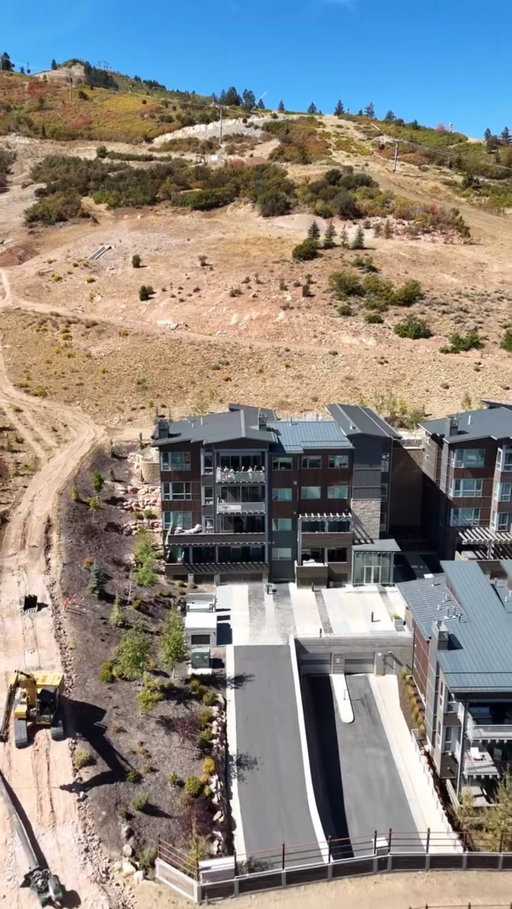 the best week in Park City thanks to @vacaymywayofficial 🤍

Thank you to @mounthiddengems for hosting this creator summit. 🏔️🫶

Drone footage by @kaittravels_ 

Other features:
Private Chef: @yhangry & @chef.vanya
Food Tour: @local_food_walking_tours
Salt Box: @VisitParkCity & @SaltBoxPC
Twisted Fern: @twistedfern
Bus Tour: @slcbustours
Squatters Corner Pub: @squatterspubbrewery
Socks: @wrightsock
Natures Playbook: @natures_playbook