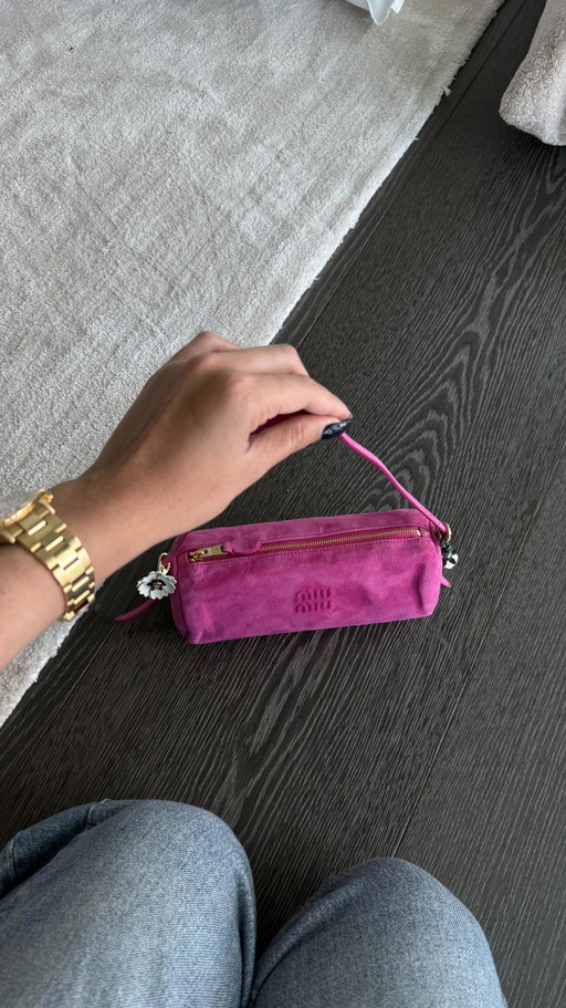 fuchsia for fall!!!! I’m obsessed with this little pouch!!
