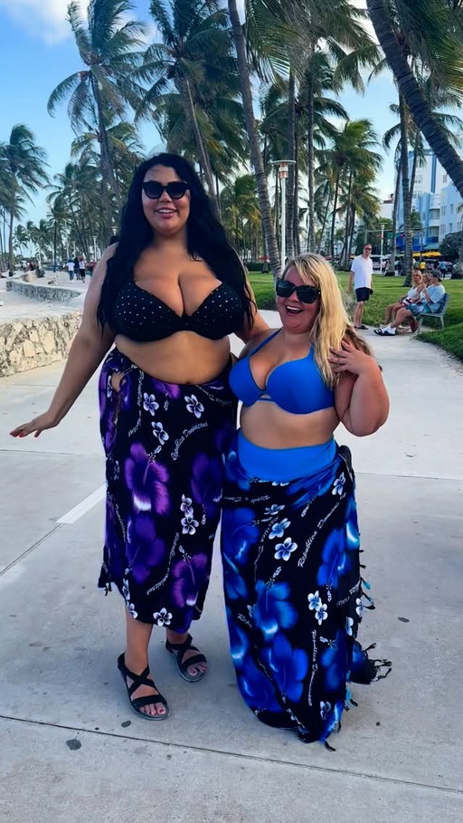 If you’re looking for us in Miami, just look up or down 🙂🌴🙃
#heightgapfriendship #heightdifference #plussizetravel #celebratemysize